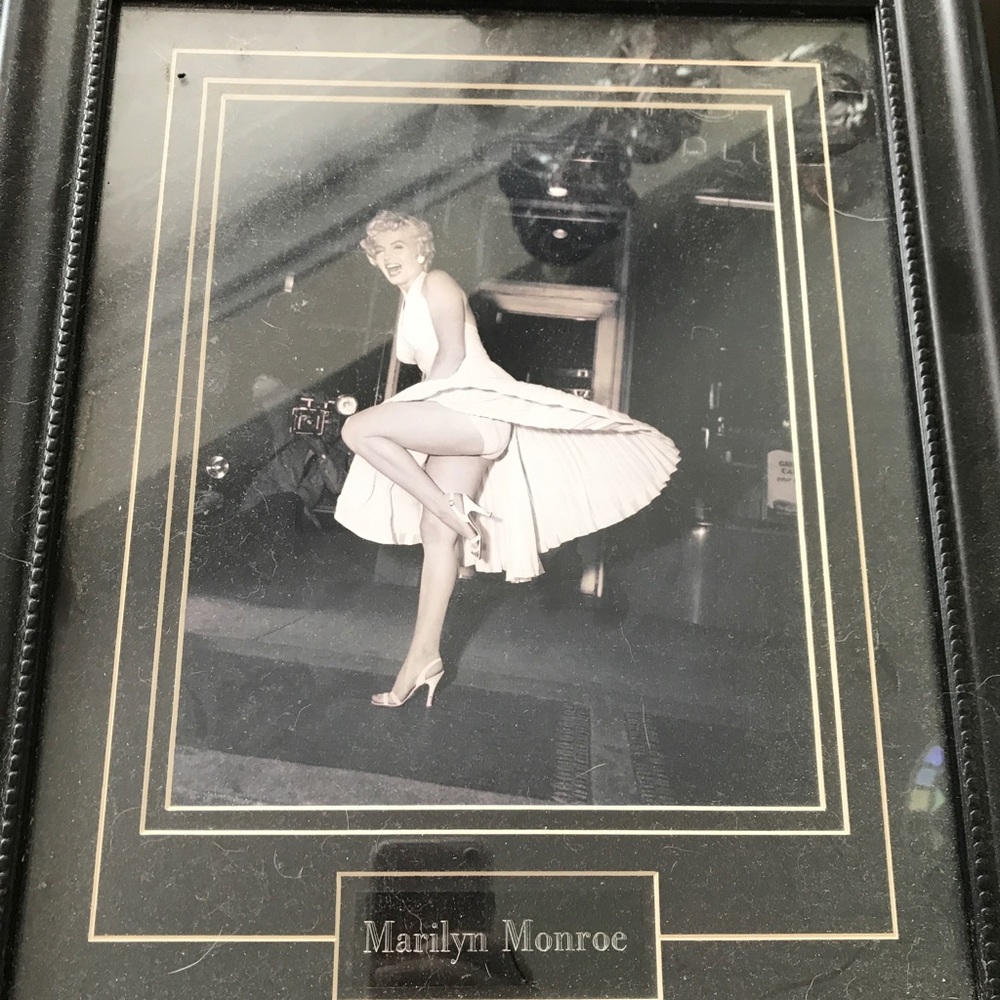😊Two different framed Marilyn Monroe pictures